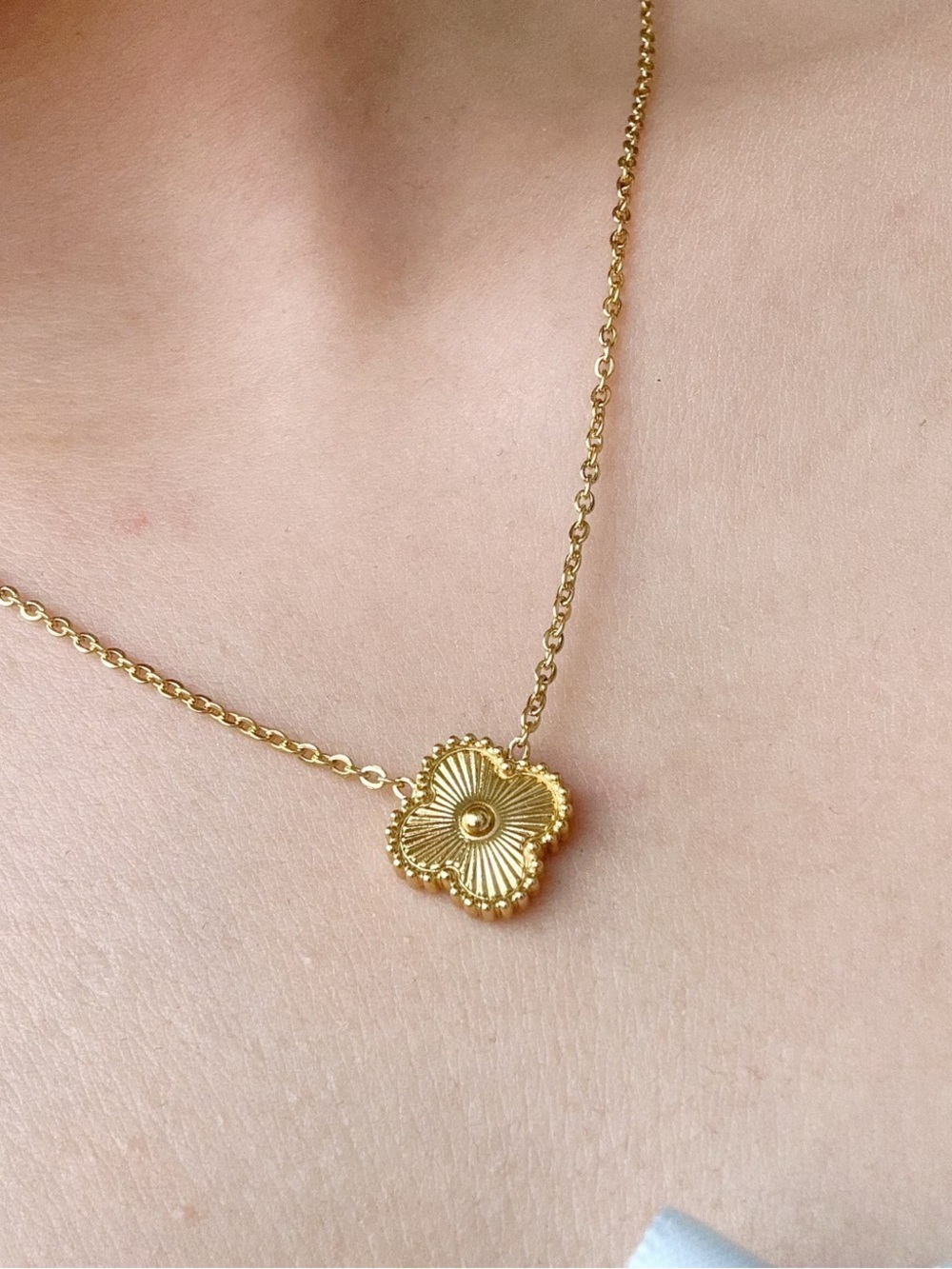 Delicate Gold clover Pendant Necklace - Elegant Everyday Jewelry